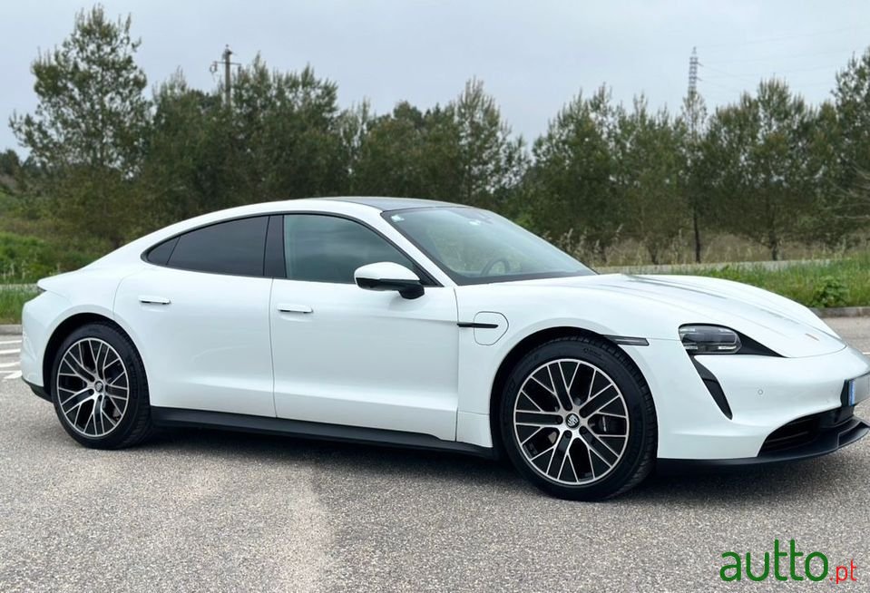 2021' Porsche Taycan photo #5