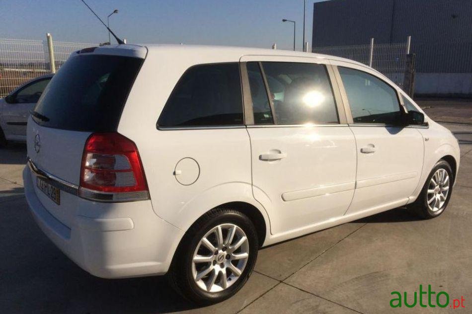 2009' Opel Zafira 1.9 Cdti Cosmo photo #1