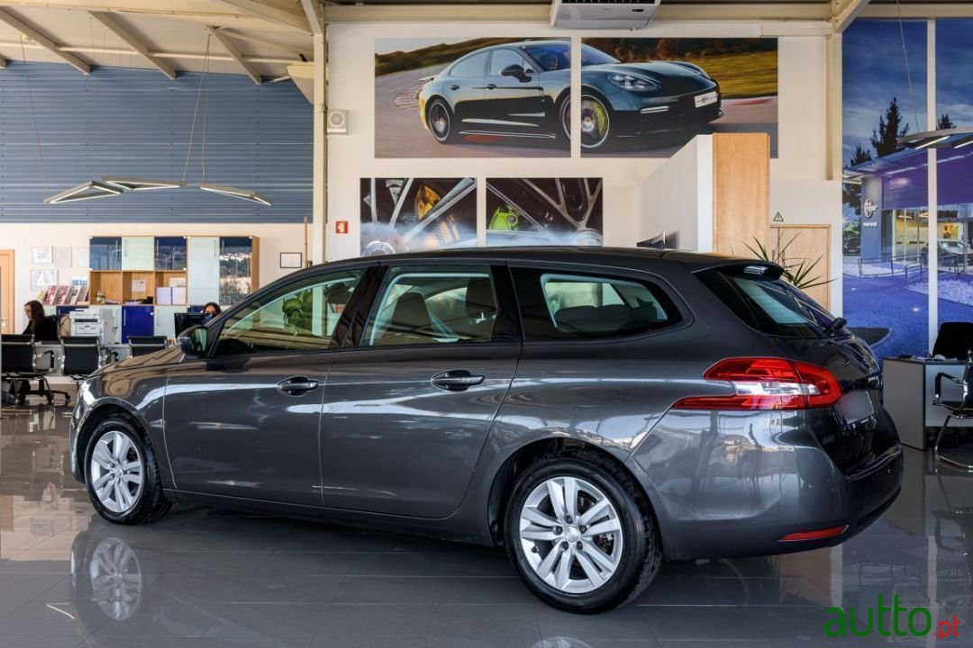 2017' Peugeot 308 Sw photo #3
