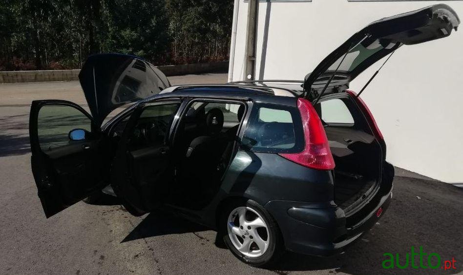 2005' Peugeot 206 Sw photo #2