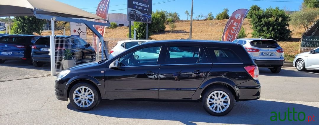 2009' Opel Astra Caravan photo #5