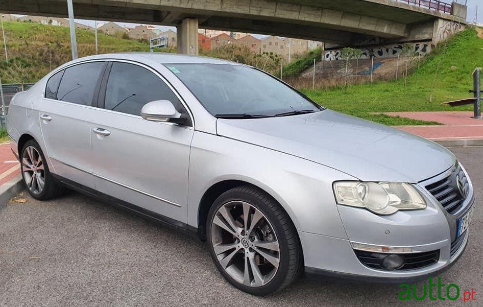 2005' Volkswagen Passat photo #1