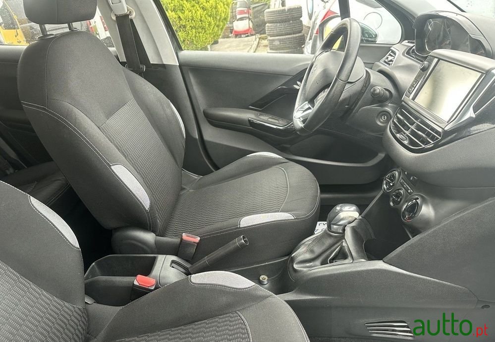 2015' Peugeot 208 1.2 Vti Allure photo #4