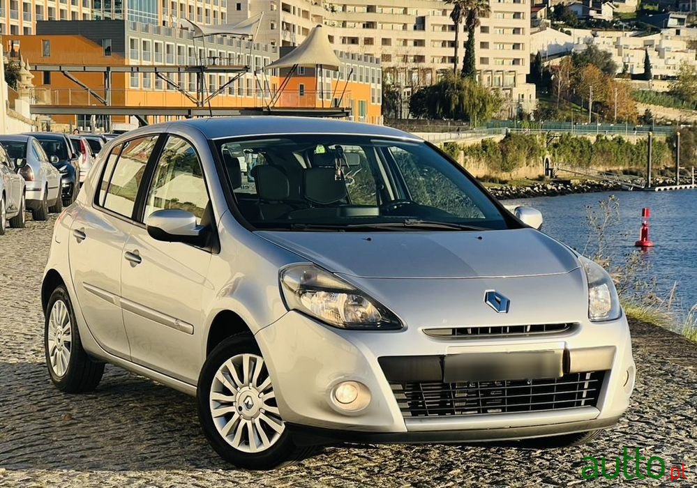 2012' Peugeot 308 Sw photo #1