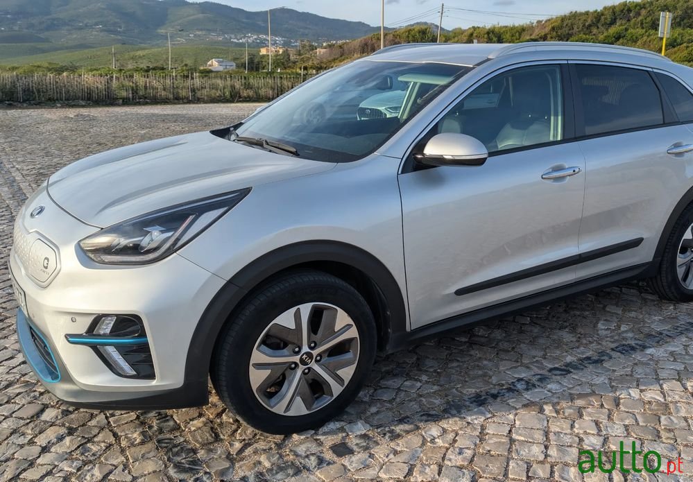 2020' Kia Niro photo #5