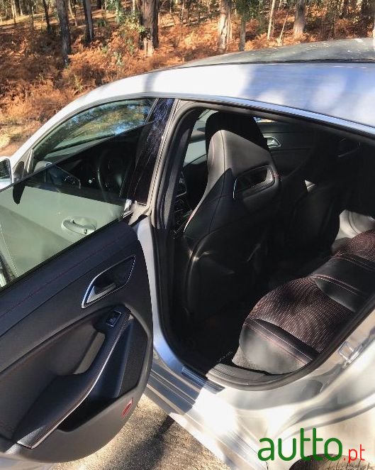 2015' Mercedes-Benz Cla-220 photo #2