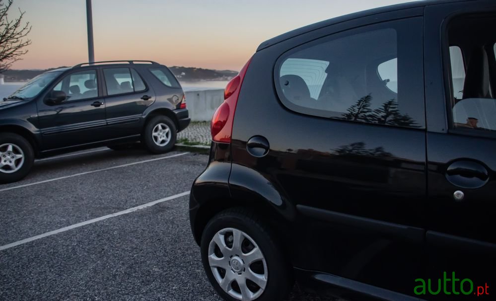 2009' Peugeot 107 1.0 Trendy photo #5