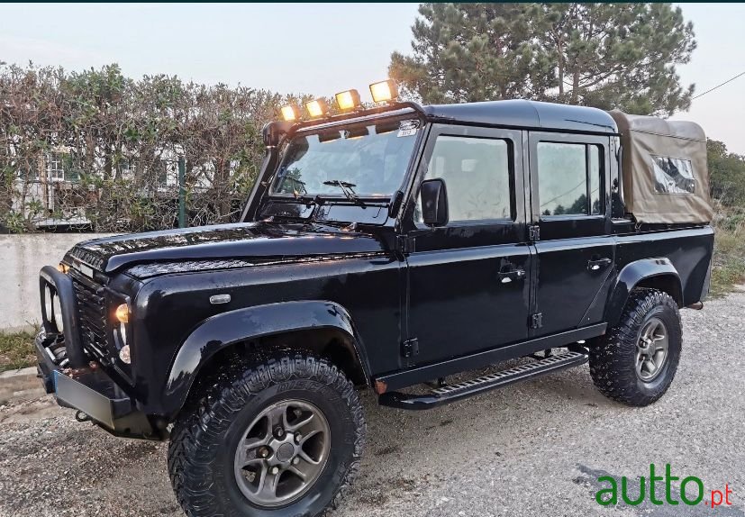 2005' Land Rover Defender photo #1