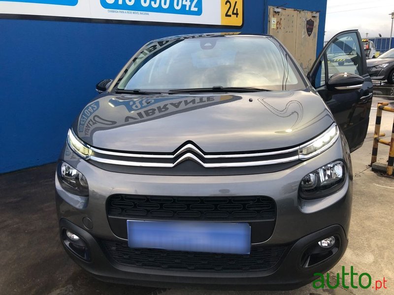 2019' Citroen C3 1.2 Puretech Shine photo #3