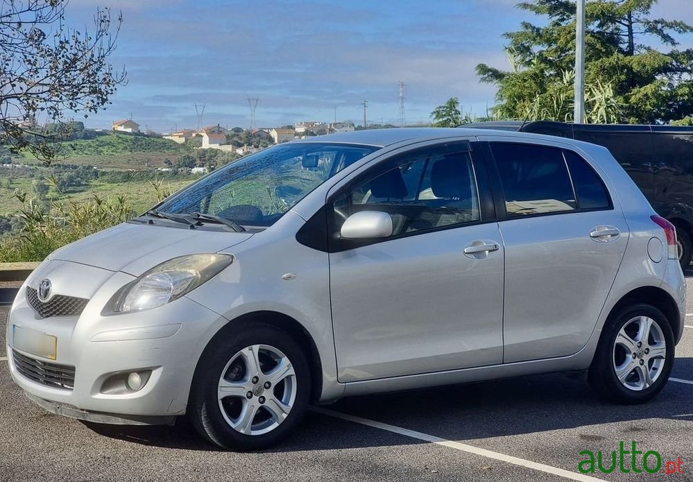 2010' Toyota Yaris photo #1