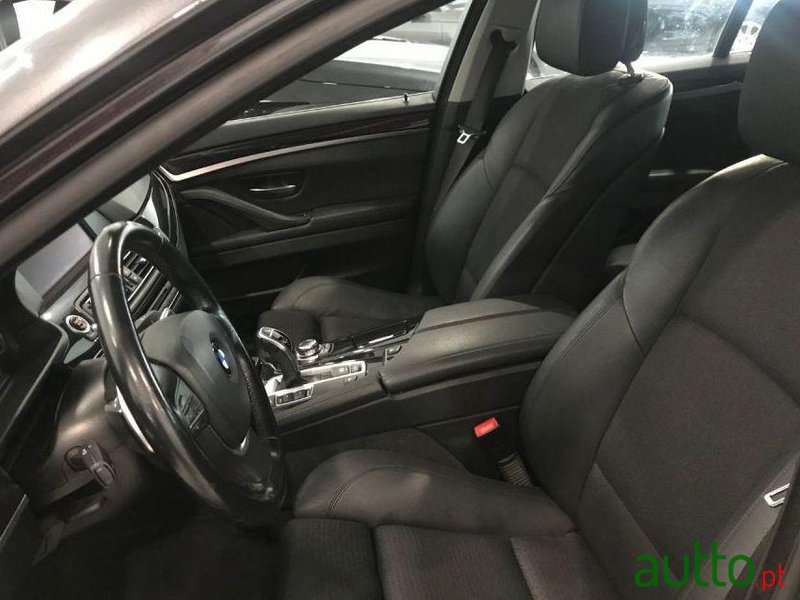 2011' BMW 520 D photo #1