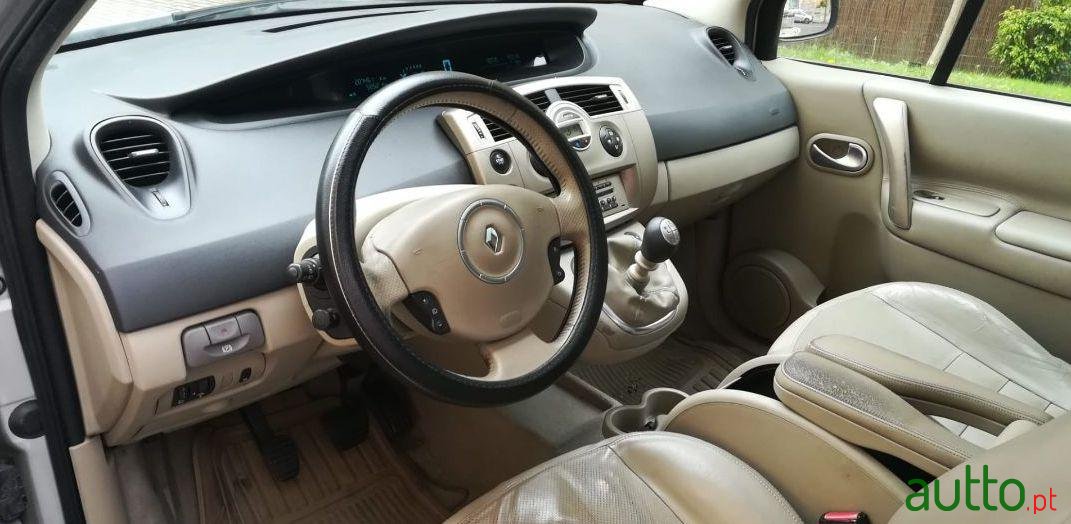 2007' Renault Grand Scenic photo #3