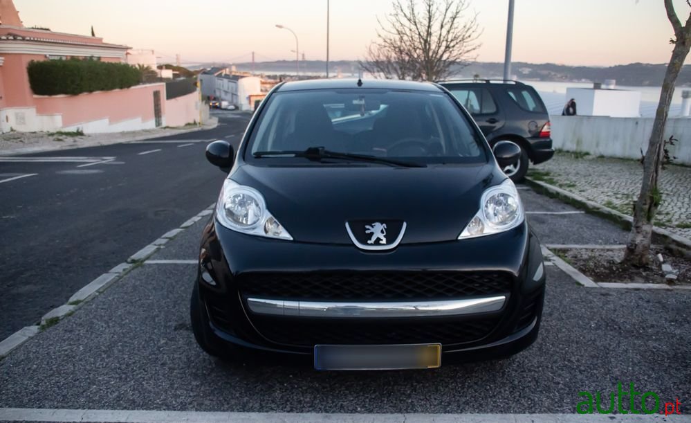 2009' Peugeot 107 1.0 Trendy photo #2