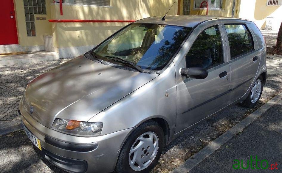 2002' Fiat Punto photo #1