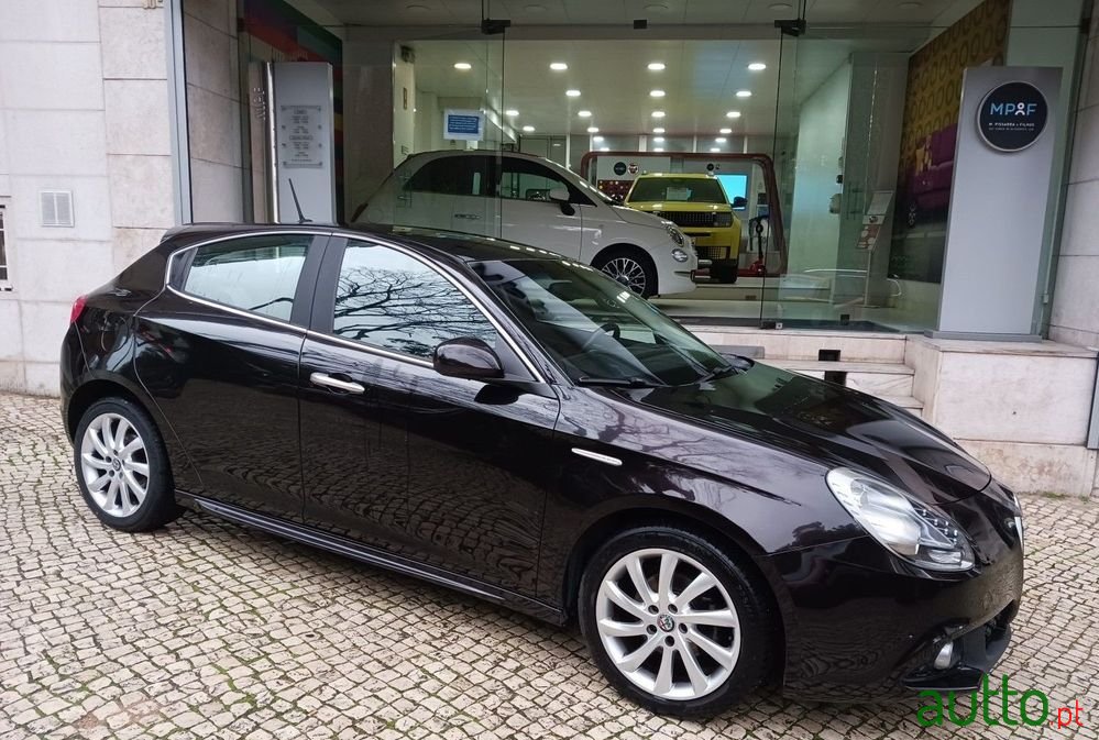 2017' Alfa Romeo Giulietta photo #3
