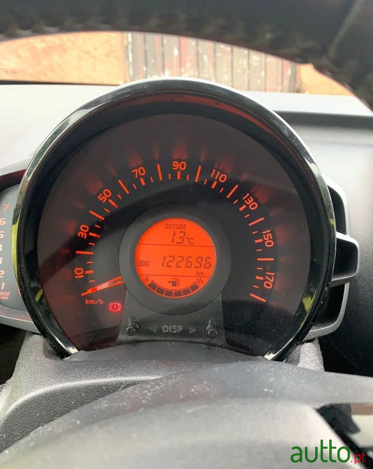 2016' Toyota Aygo 1.0 X-Cite photo #5