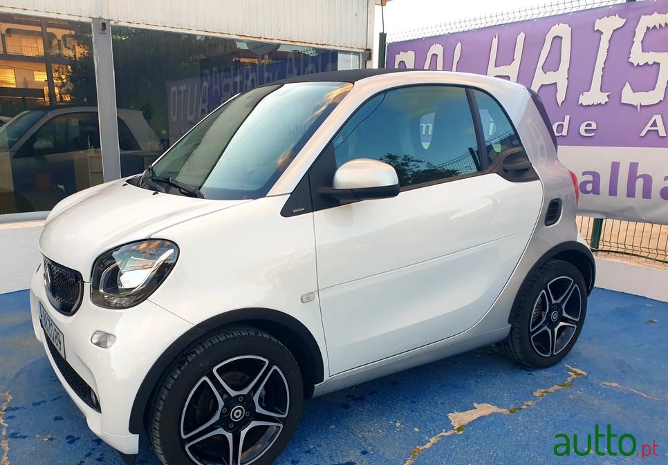 2019' Smart Fortwo photo #3