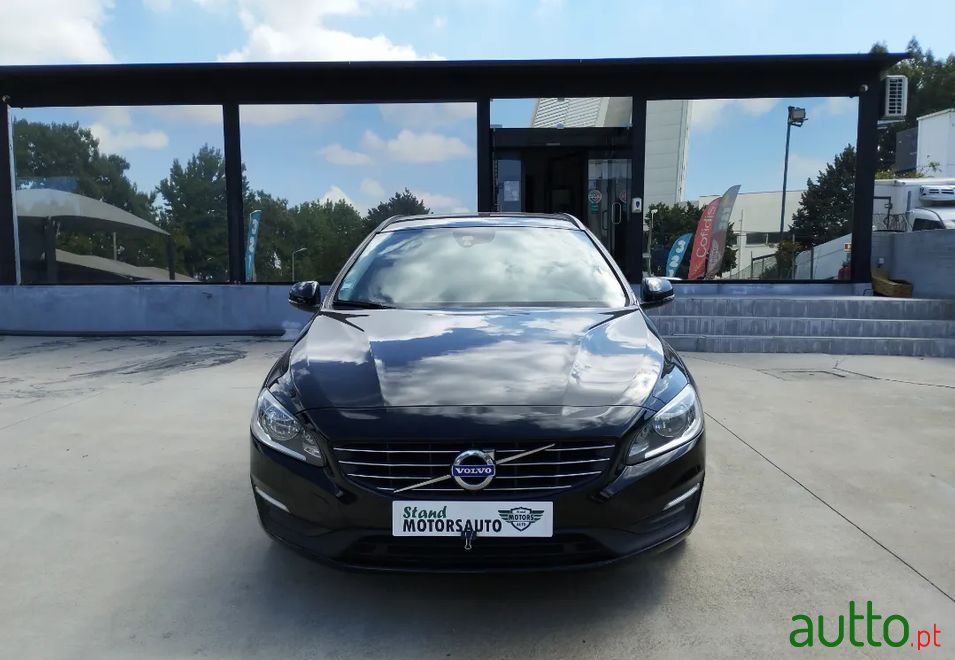 2015' Volvo V60 photo #2