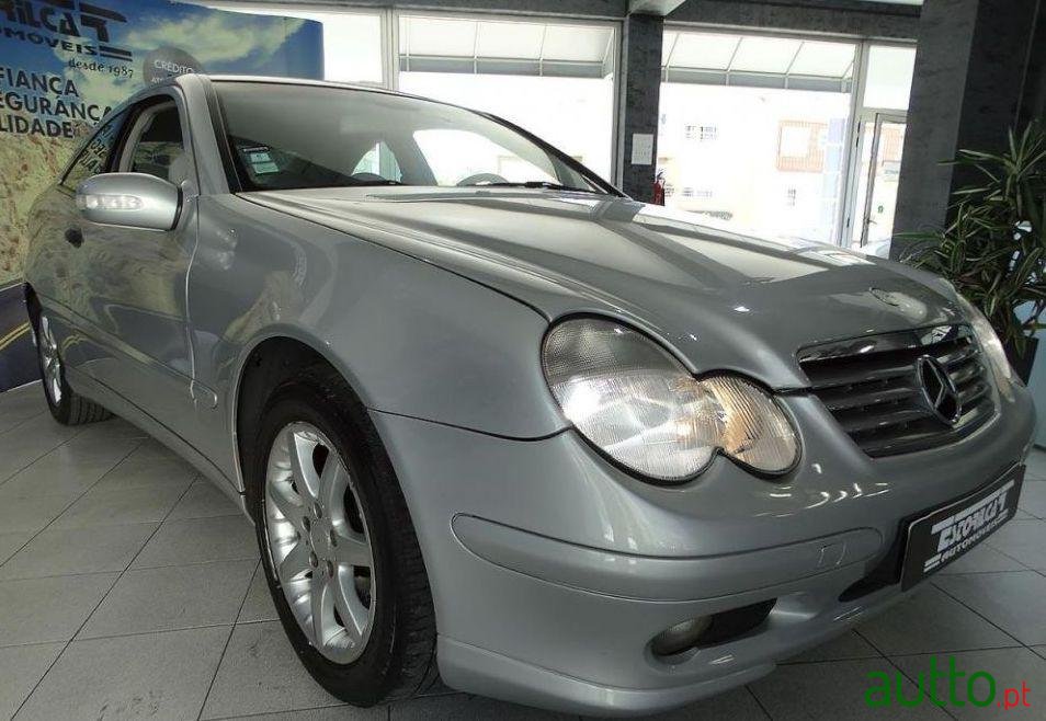 2003' Mercedes-Benz C-220 Cdi Classic photo #1