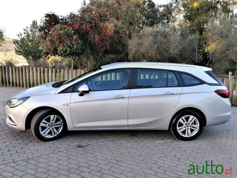 2017' Opel Astra Sports Tourer photo #4