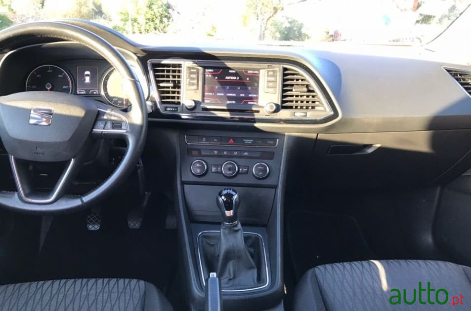 2013' SEAT Leon photo #2