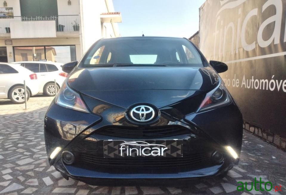 2015' Toyota Aygo photo #2