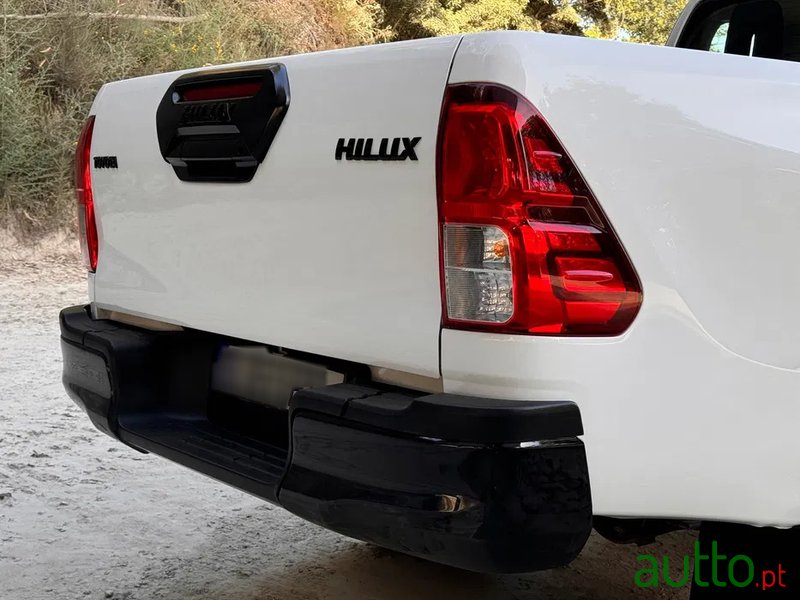2021' Toyota Hilux photo #5