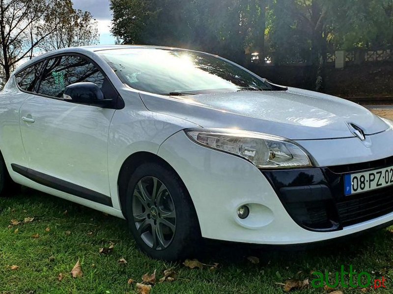 2011' Renault Megane Coupe photo #3