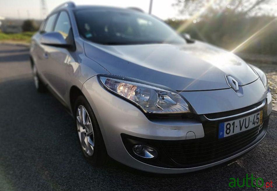 2013' Renault Megane Sport Tourer photo #1