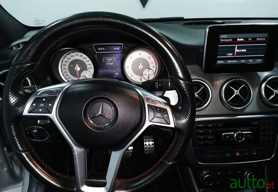 2013' Mercedes-Benz Cla-220 photo #5
