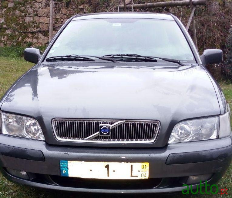 2001' Volvo V40 1.6 photo #3