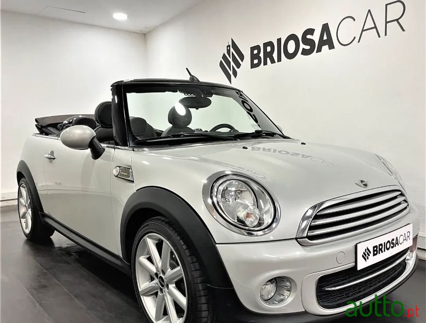 2013' MINI Cabrio photo #1