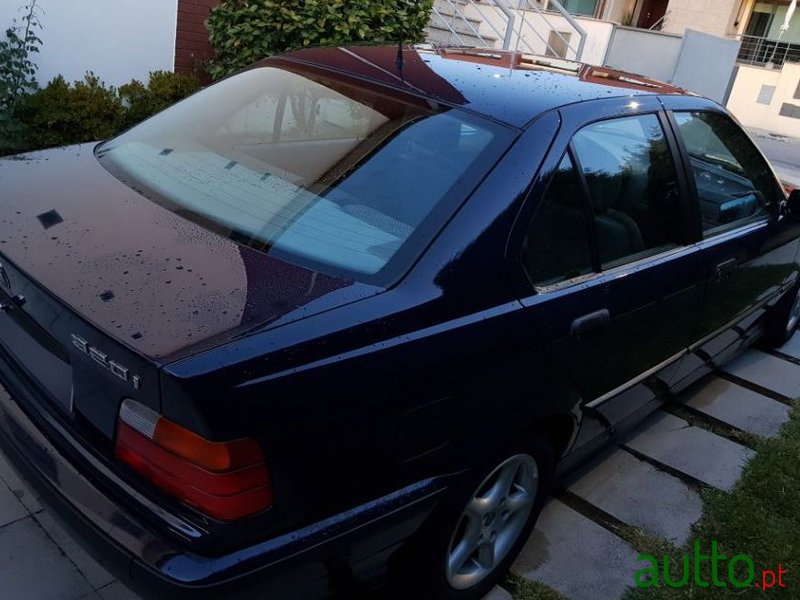 1992' BMW 320 photo #2