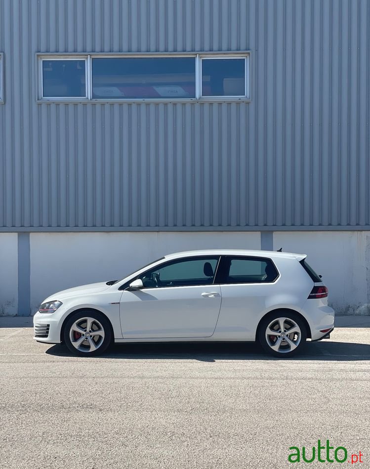 2016' Volkswagen Golf photo #3
