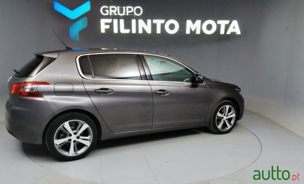 2018' Peugeot 308 1.2 Puretech Allure photo #2