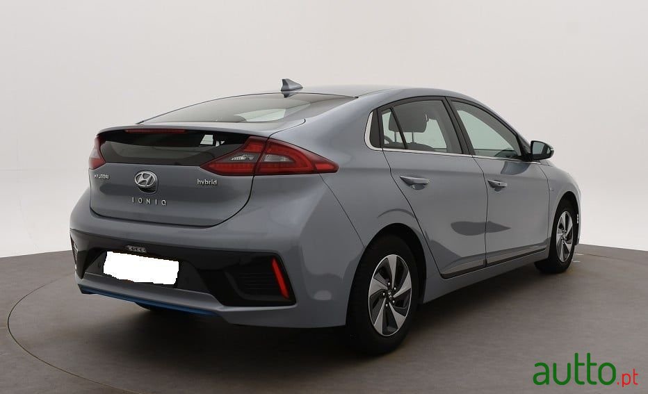 2016' Hyundai Ioniq photo #2