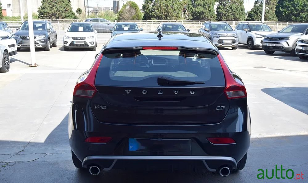 2015' Volvo V40 2.0 D2 R-Design photo #5