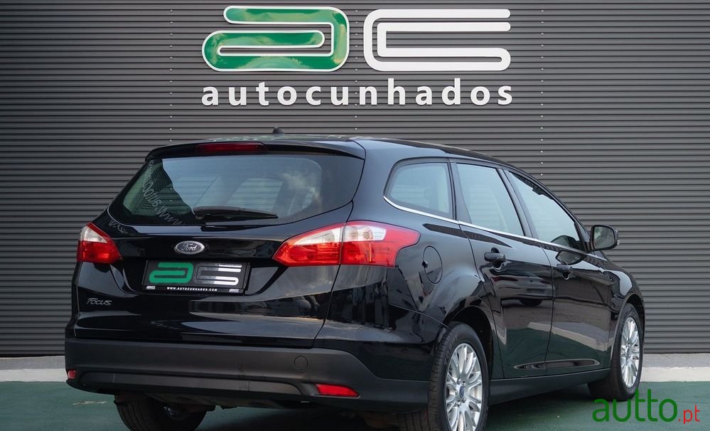 2011' Ford Focus Sw photo #6