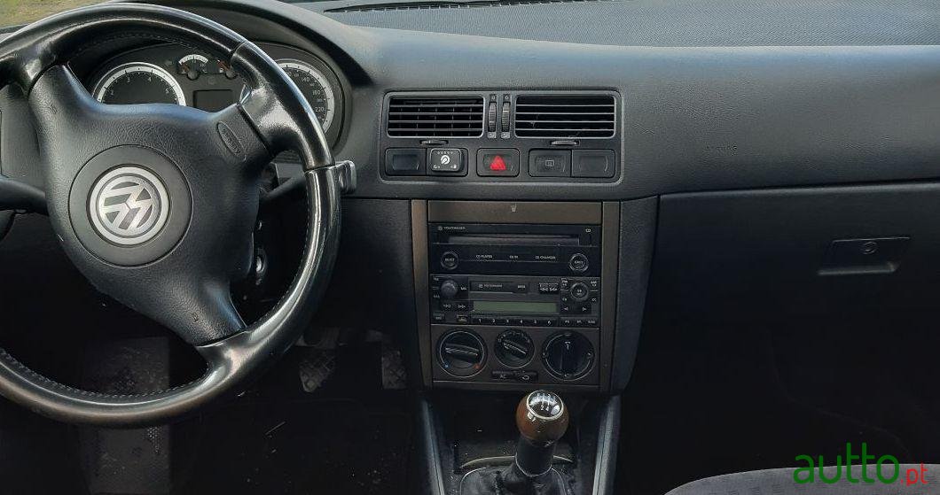 2005' Volkswagen Bora photo #2