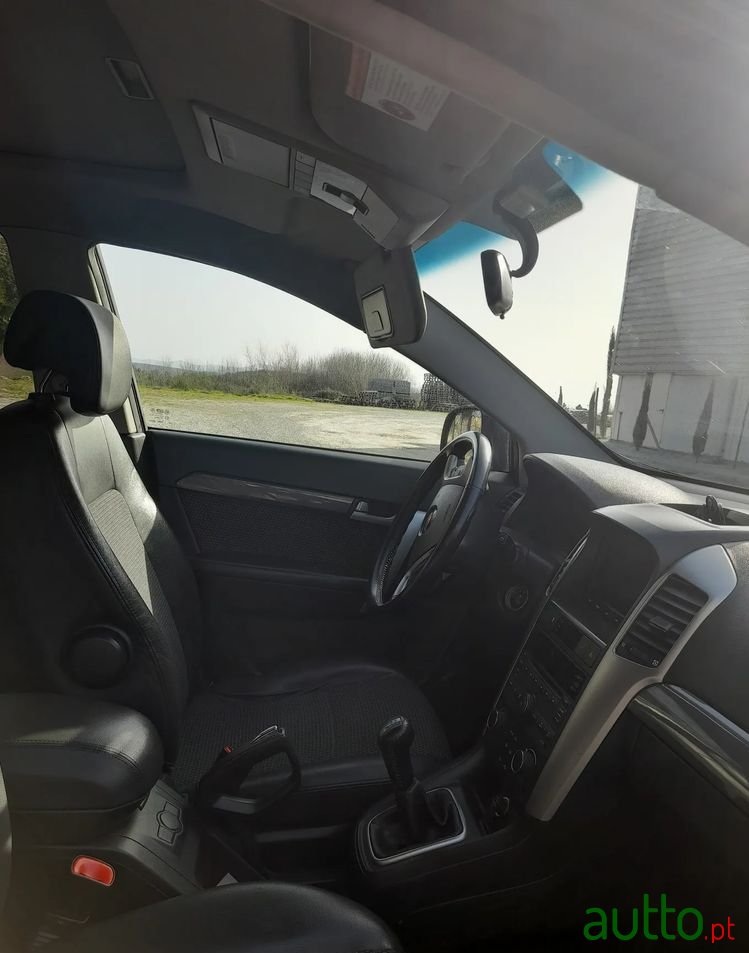 2011' Chevrolet Captiva photo #2