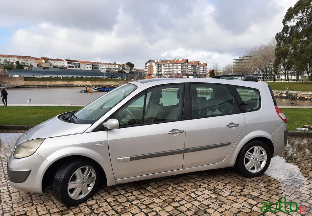 2005' Renault Grand Scenic photo #1