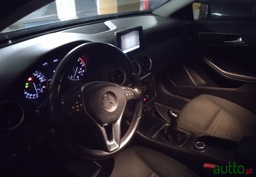 2013' Mercedes-Benz A 180 photo #3