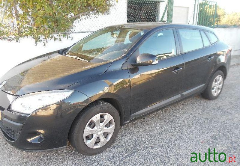 2010' Renault Megane Sport Tourer photo #1