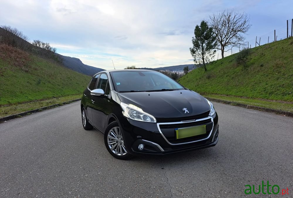 2017' Peugeot 208 photo #2