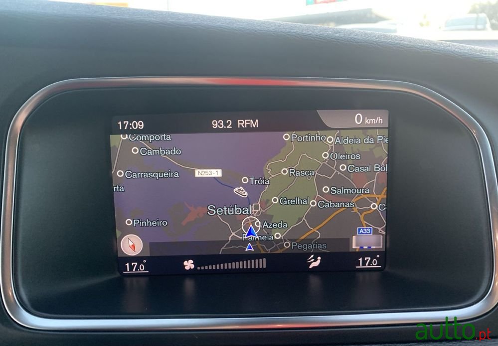 2018' Volvo V40 photo #6