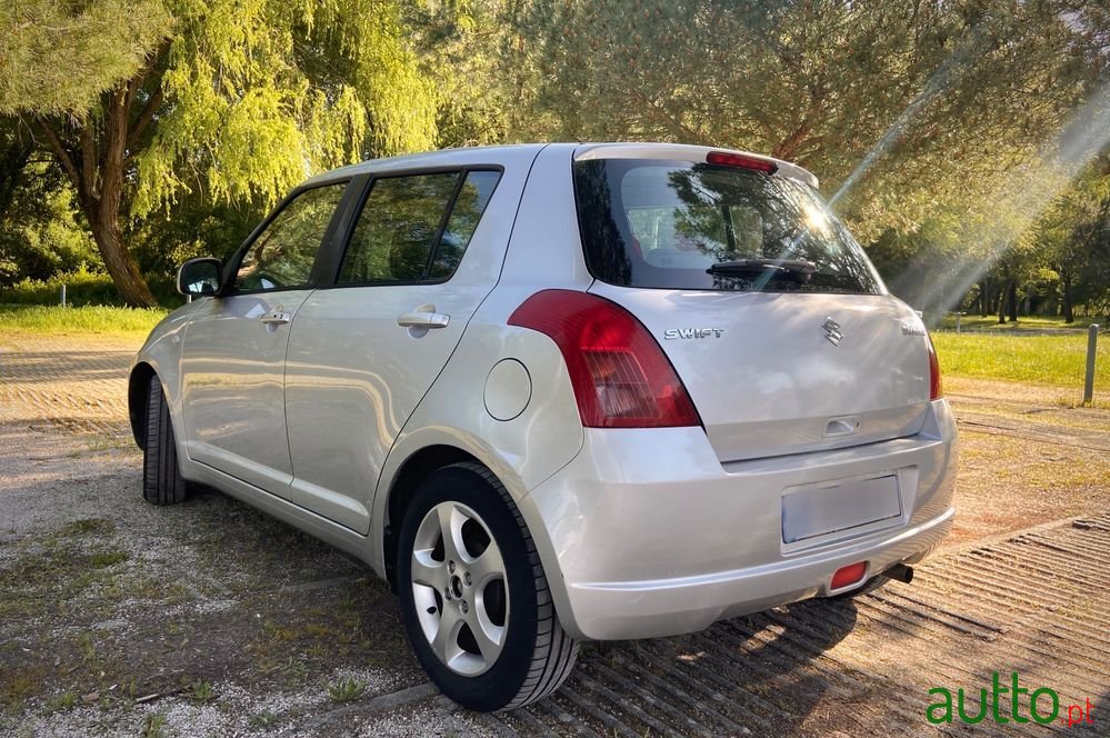 2007' Suzuki Swift photo #4