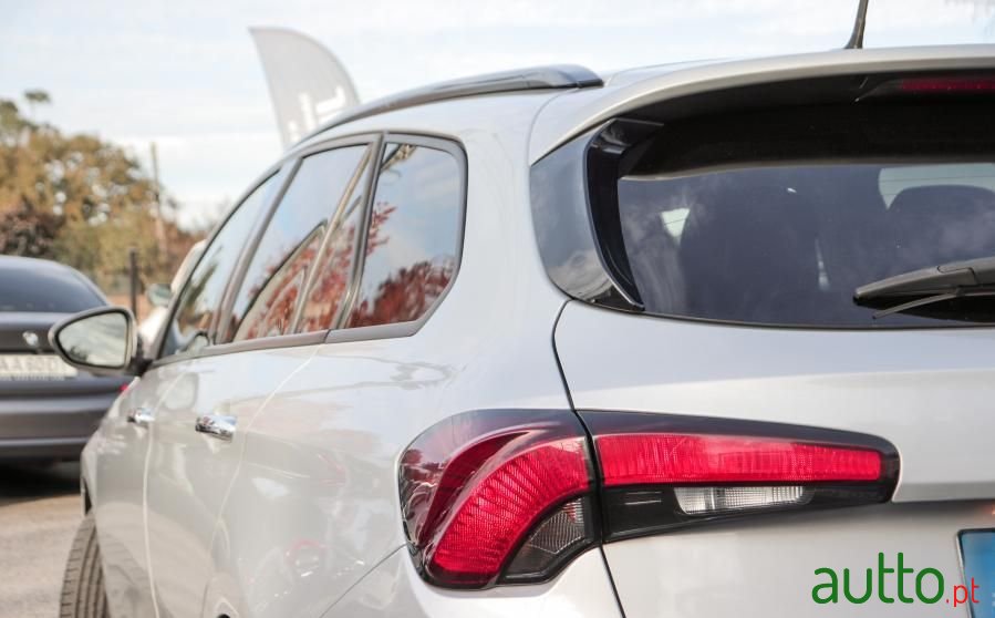 2018' Fiat Tipo Station Wagon photo #2