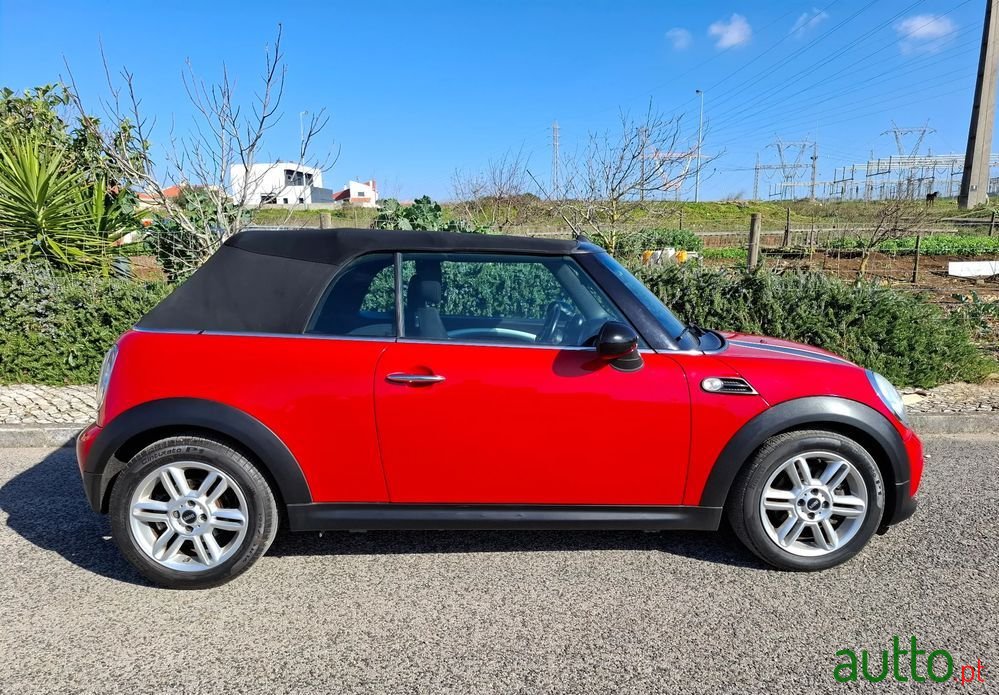 2014' MINI Cabrio Cooper D photo #5