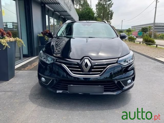 2016' Renault Megane Sport Tourer photo #2