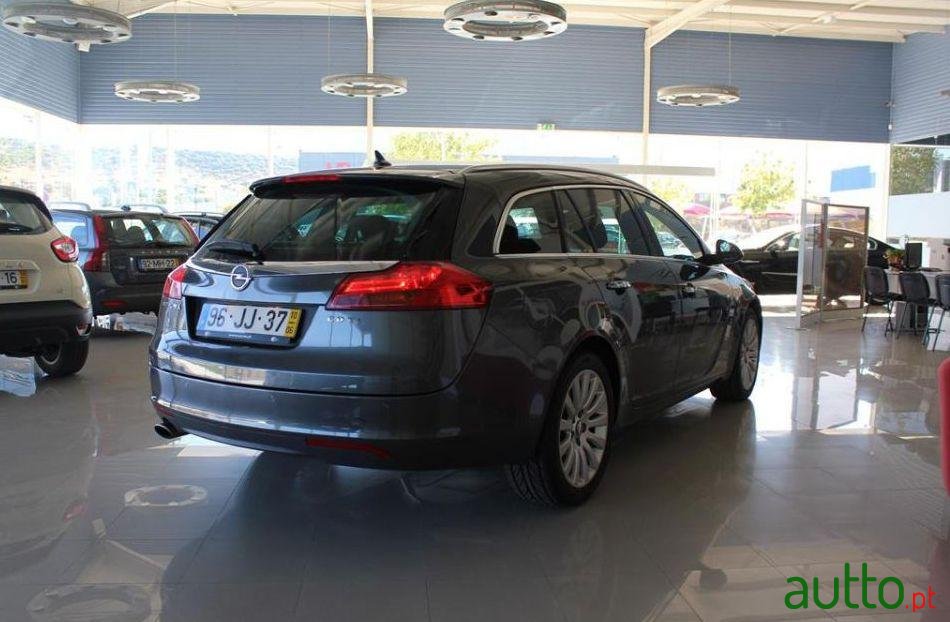 2010' Opel Insignia Sports Tourer photo #2